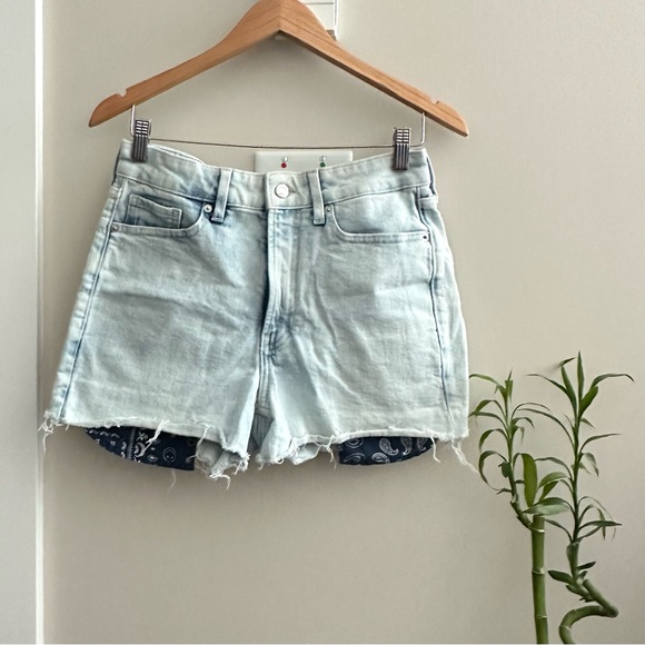 Old Navy Light Wash OG High Rise Shorts Exposed Pockets - Picture 3 of 10